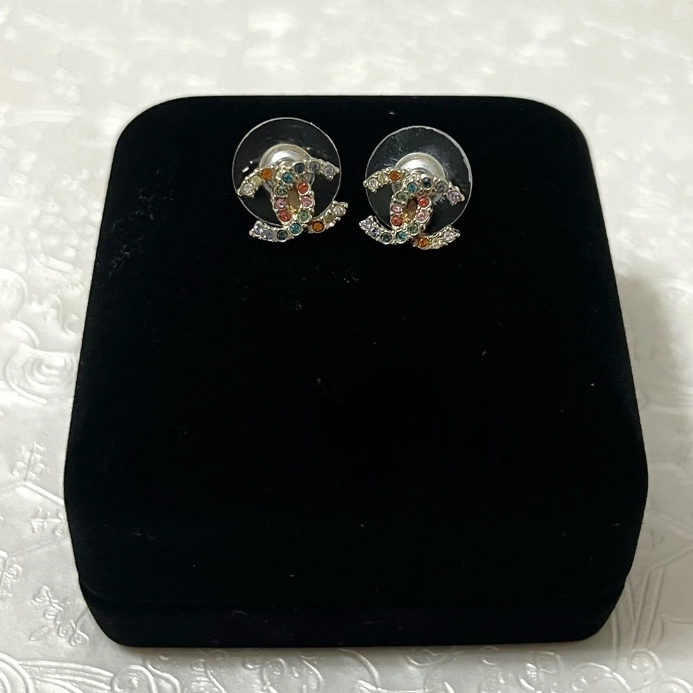🚫SOLD🚫Authentic Chanel Rainbow Multicolor Crystal CC Earrings GHW - Picture 6 of 7